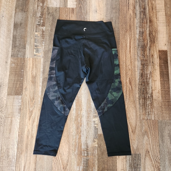 Zyia Capris - Picture 2 of 5